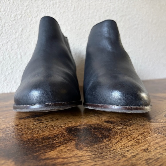 Vionic Women’s 11W Wide Jolene Black Ankle Boots Weather Resistant Leather Zip - Picture 4 of 13